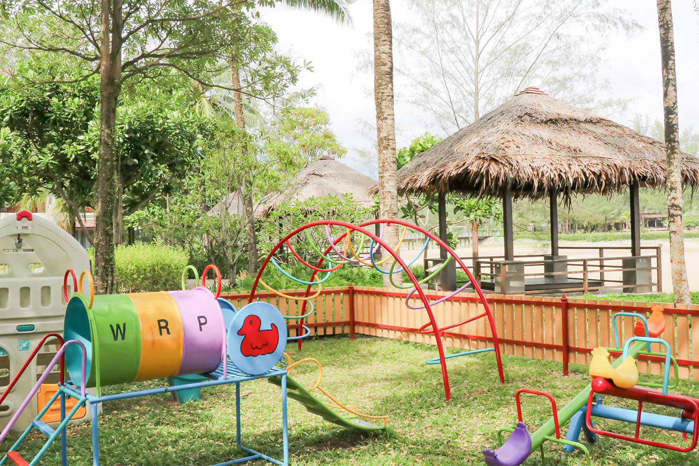 Apsara Beachfront Resort Khao Lak - Kid’s Room & Playground